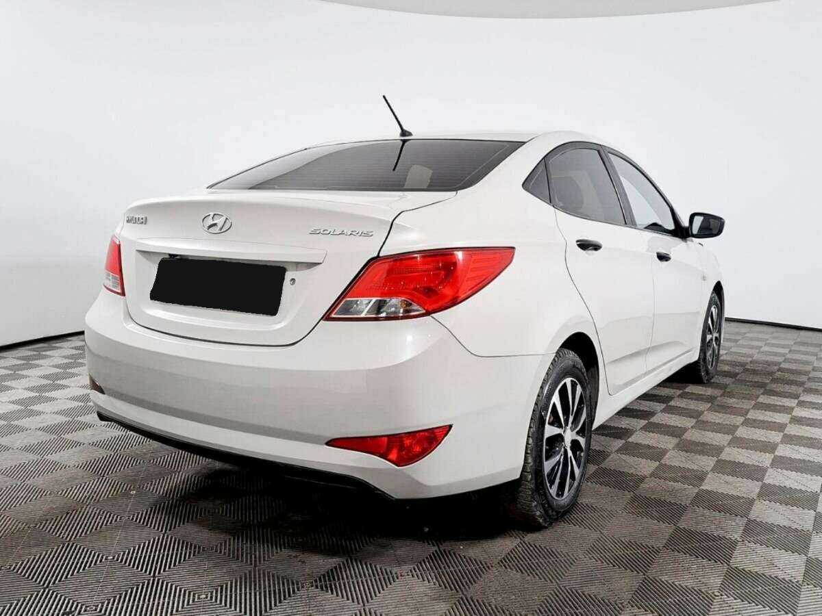 Hyundai Solaris с пробегом — 2015 год. Фото: #3