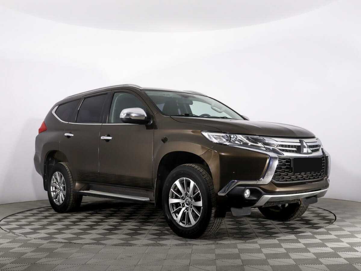 Mitsubishi Pajero Sport с пробегом — 2017 год. Фото: #2