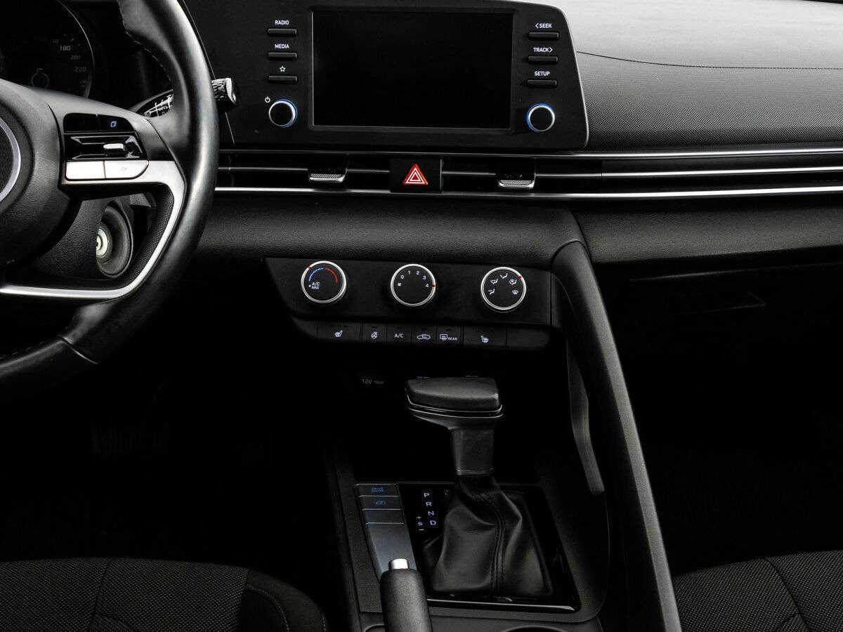 Hyundai Elantra с пробегом — 2021 год. Фото: #15