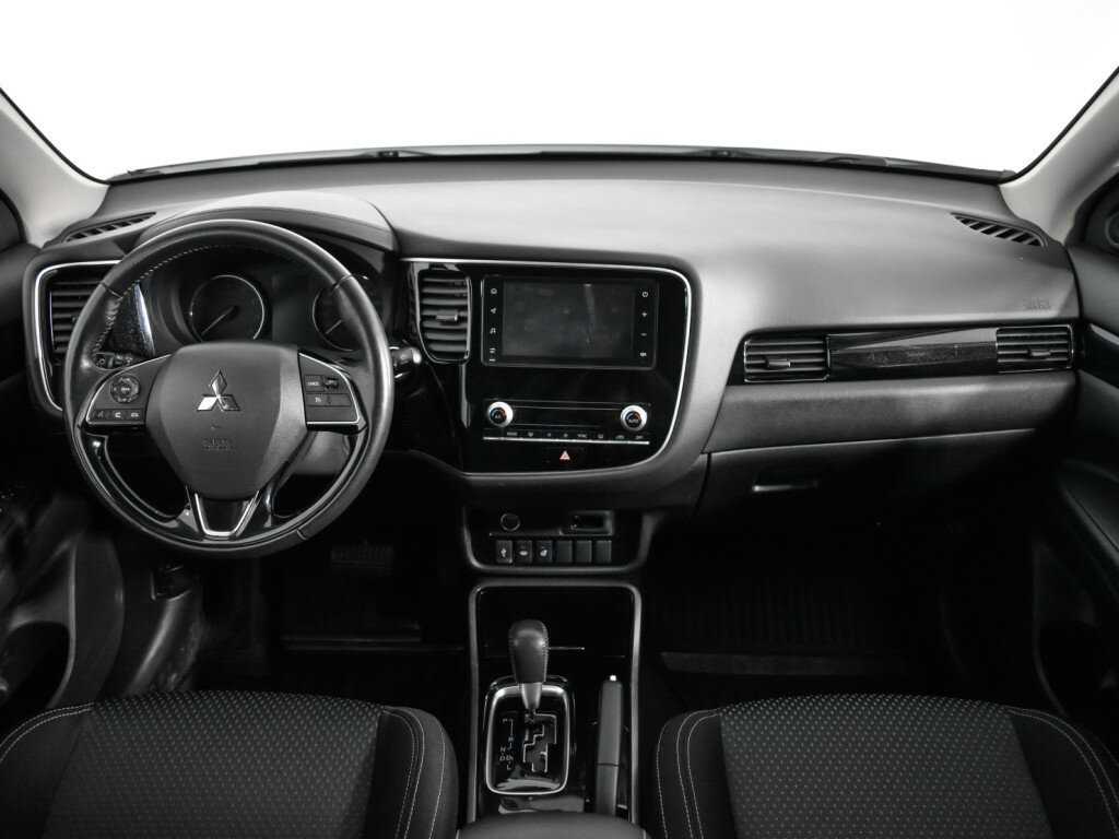 Mitsubishi Outlander с пробегом — 2020 год. Фото: #11