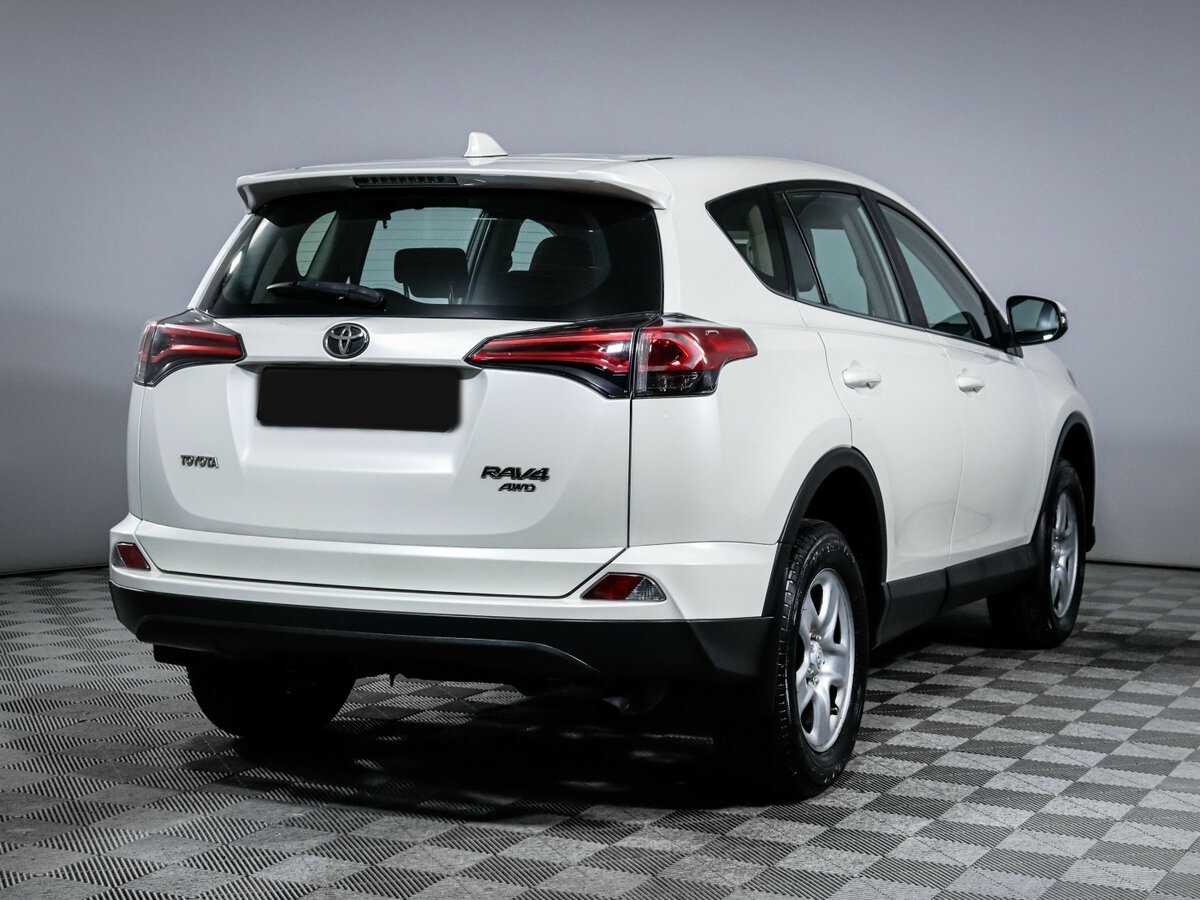 Toyota RAV4 с пробегом — 2017 год. Фото: #4