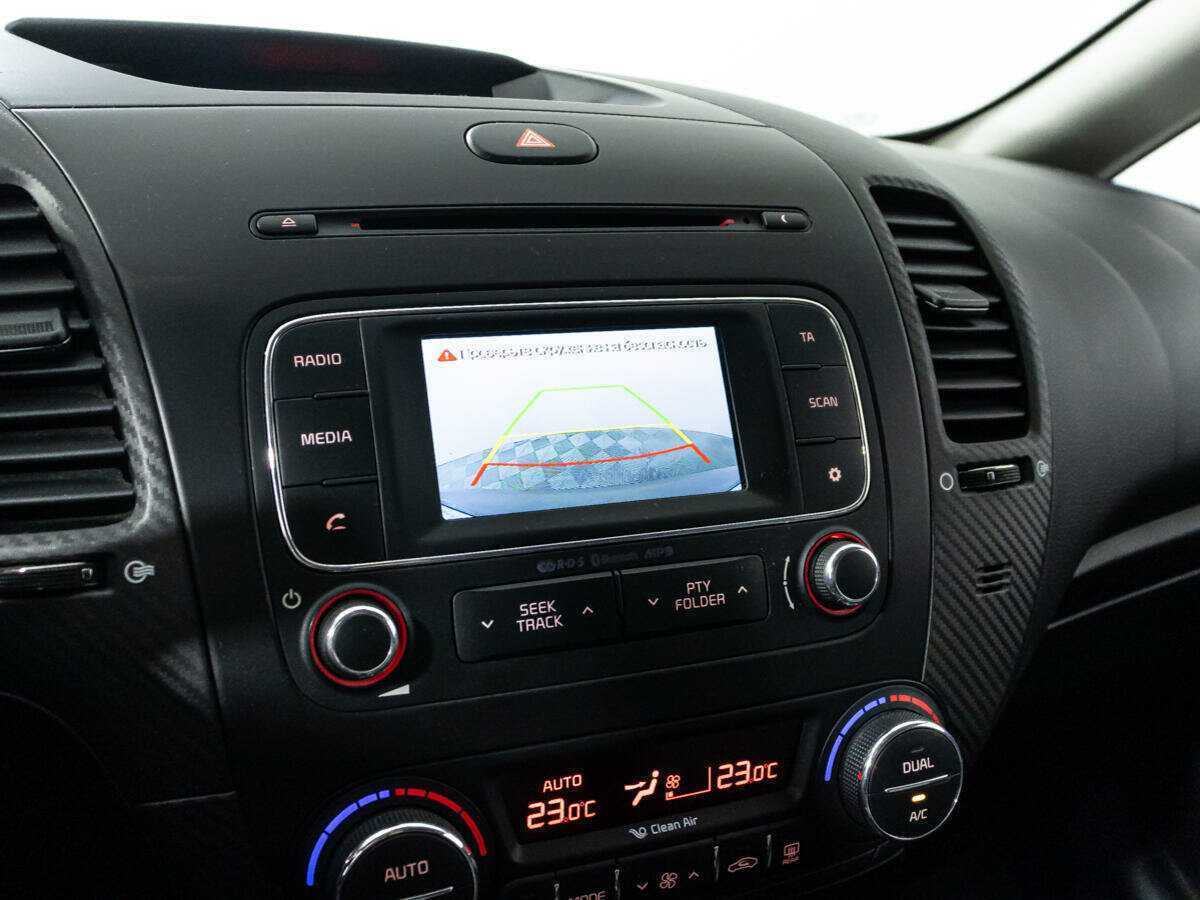 Kia Cerato с пробегом — 2015 год. Фото: #15