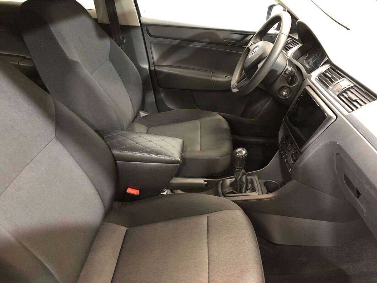 Skoda Rapid с пробегом — 2015 год. Фото: #9