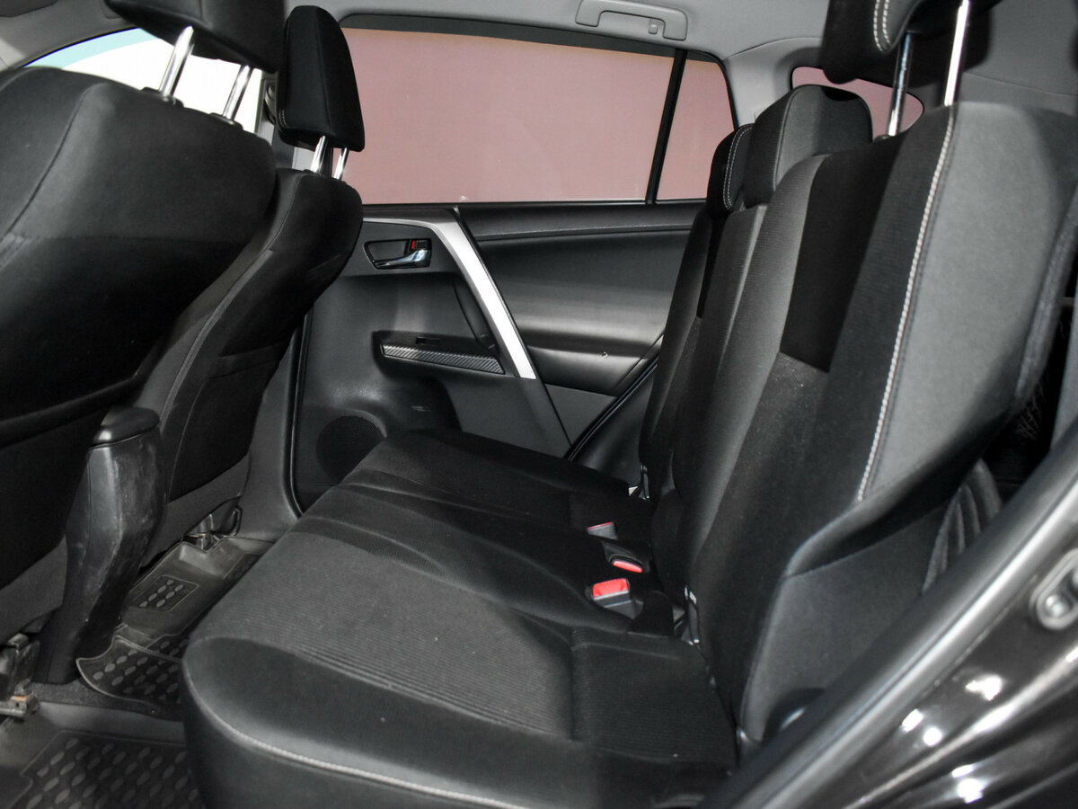 Toyota RAV4 с пробегом — 2014 год. Фото: #10