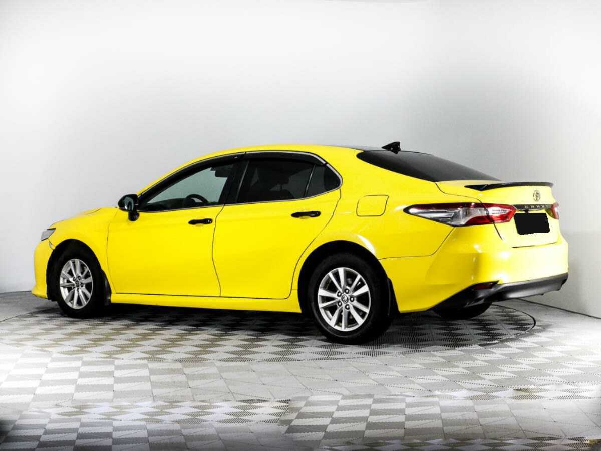 Toyota Camry с пробегом — 2021 год. Фото: #6