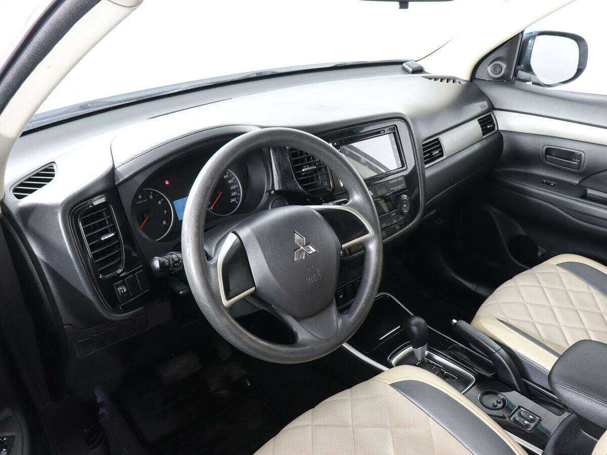 Mitsubishi Outlander с пробегом — 2017 год. Фото: #8