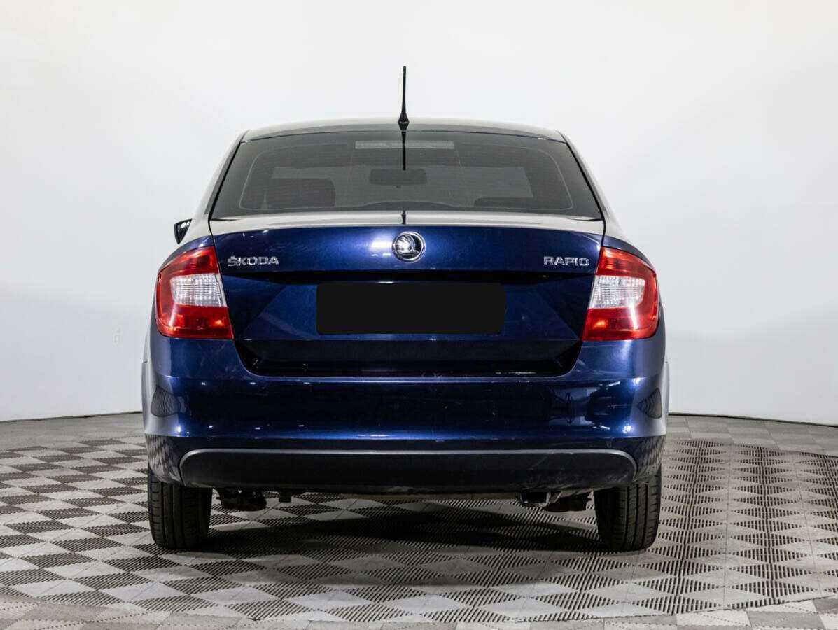 Skoda Rapid с пробегом — 2015 год. Фото: #4