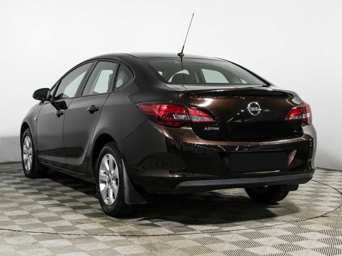 Opel Astra с пробегом — 2014 год. Фото: #6