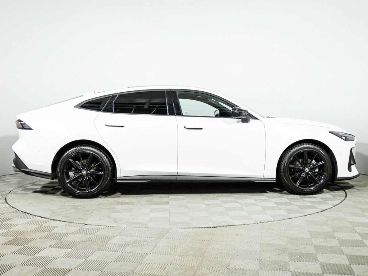 Changan UNI-V с пробегом — 2023 год. Фото: #3