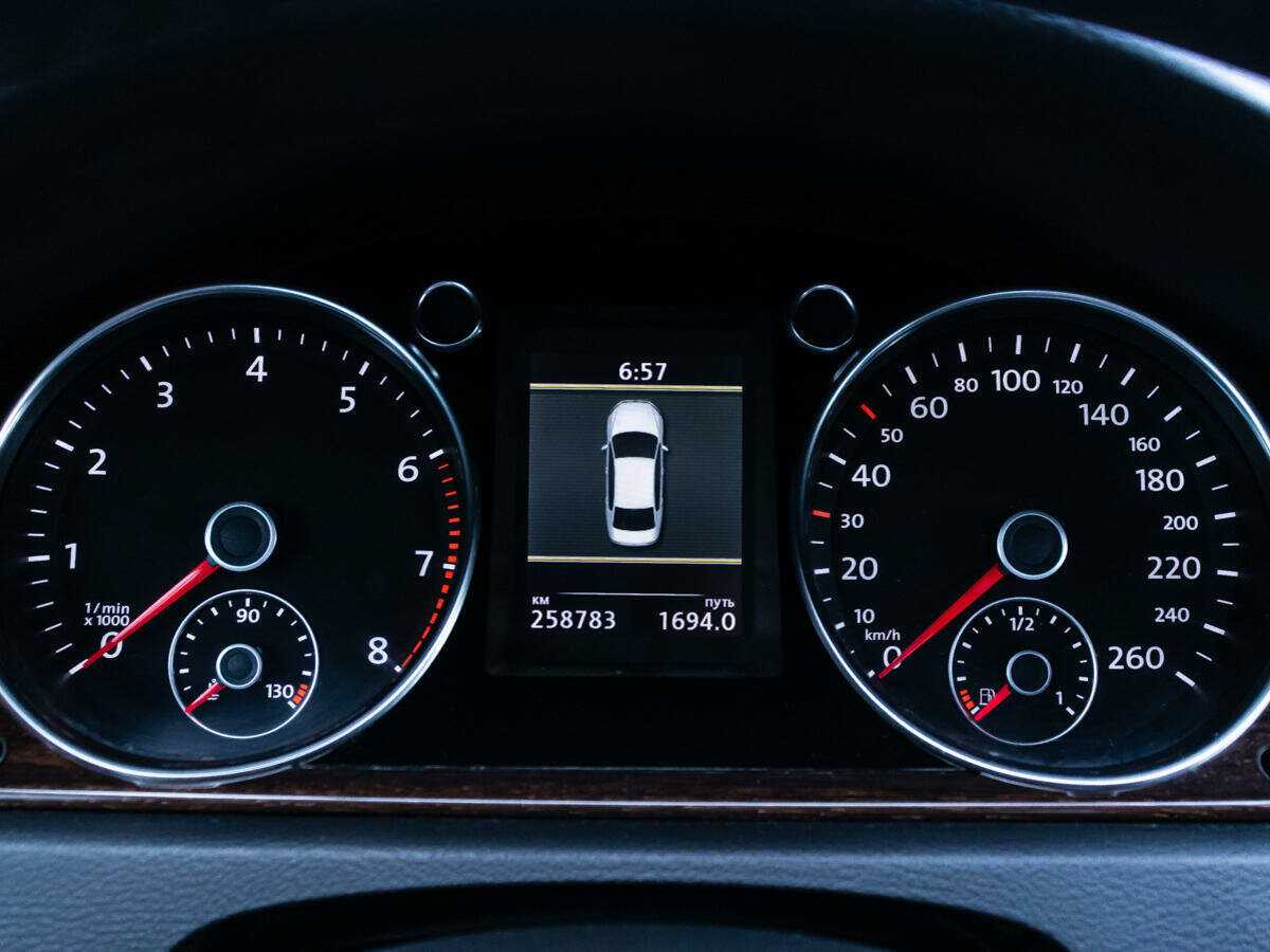 Volkswagen Passat с пробегом — 2012 год. Фото: #11