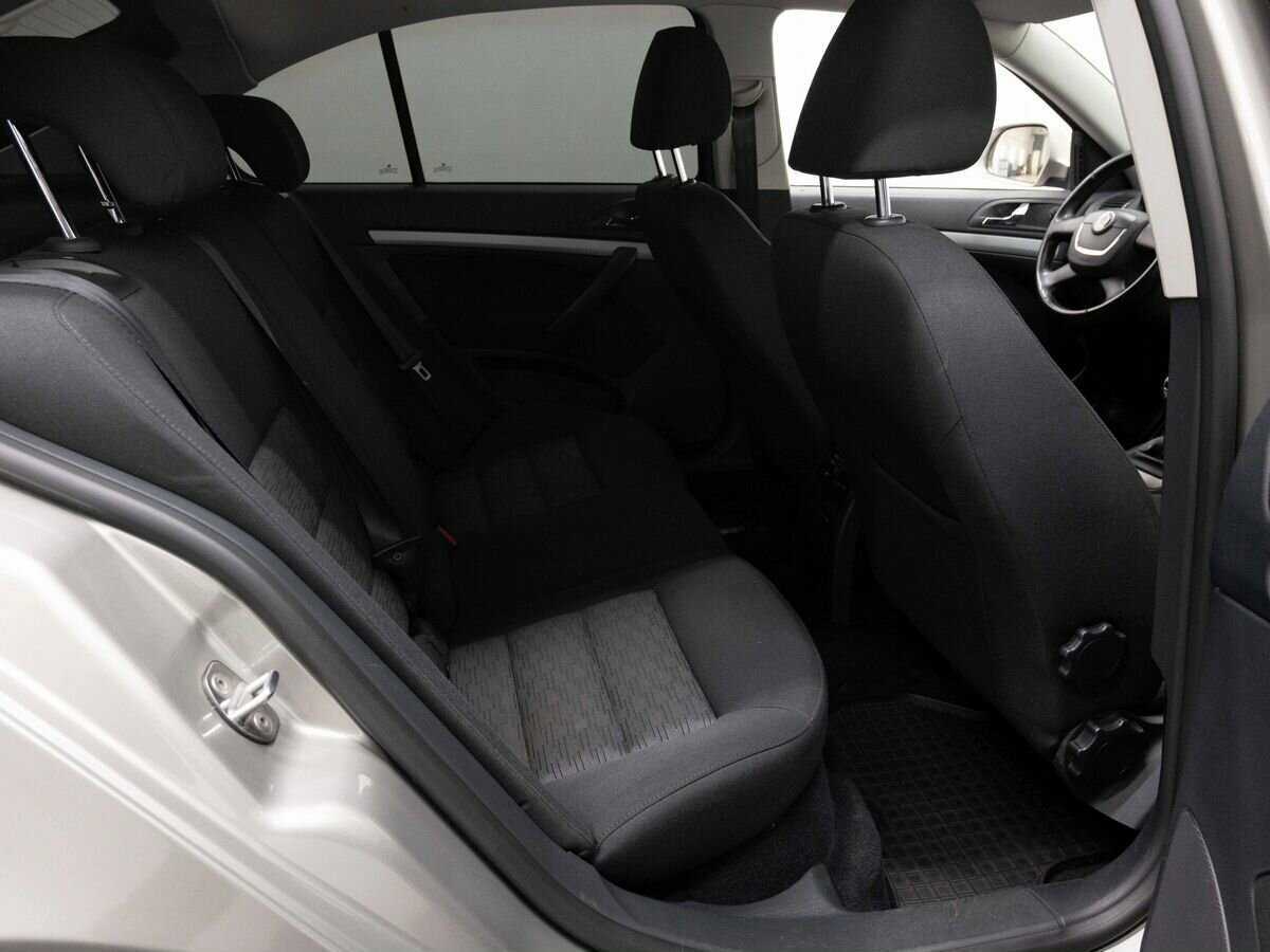 Skoda Octavia с пробегом — 2012 год. Фото: #10