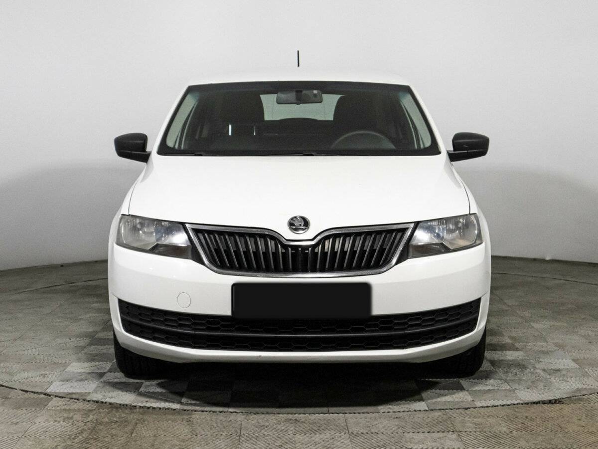 Skoda Rapid с пробегом — 2015 год. Фото: #1
