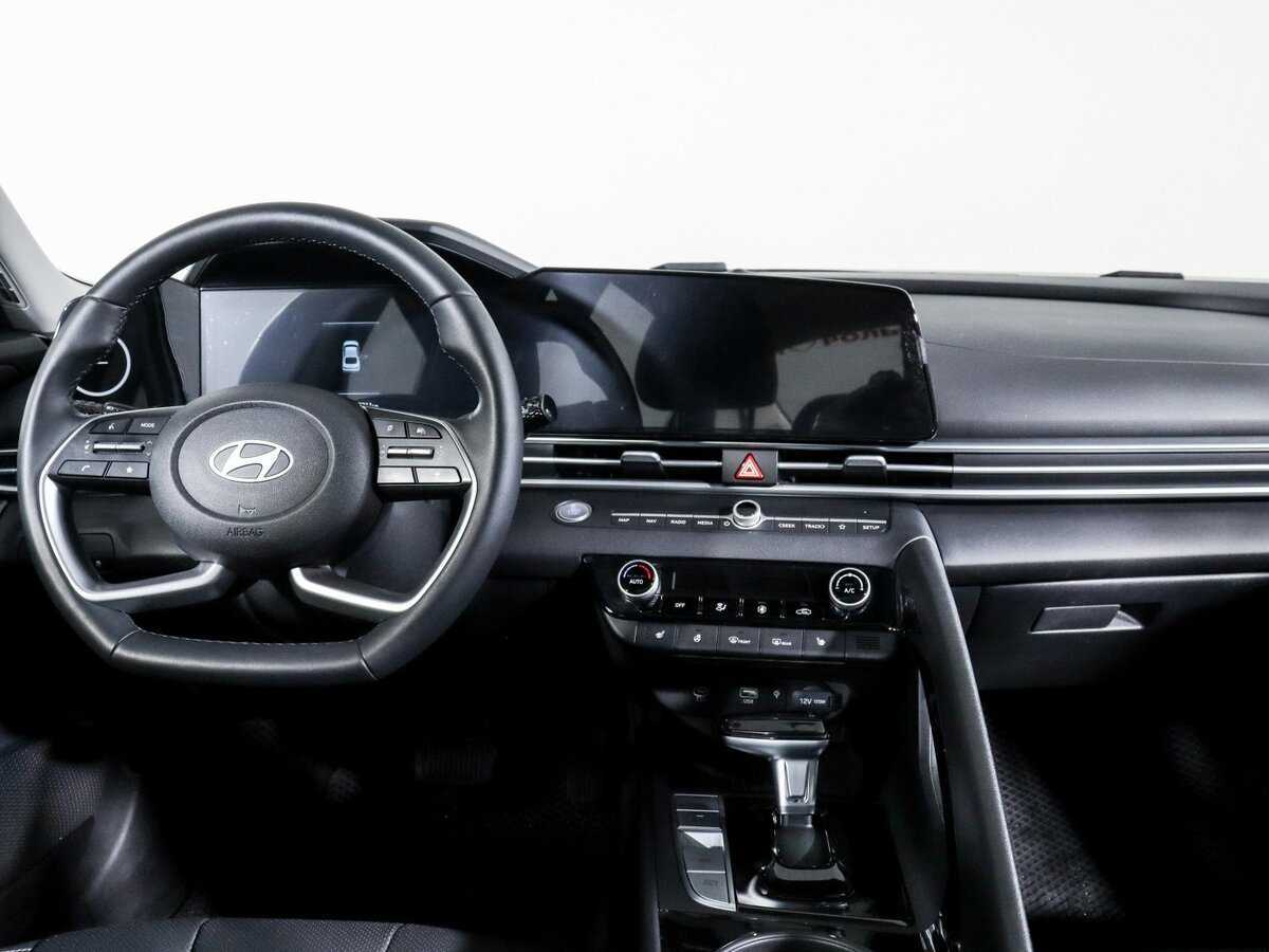 Hyundai Elantra с пробегом — 2023 год. Фото: #11