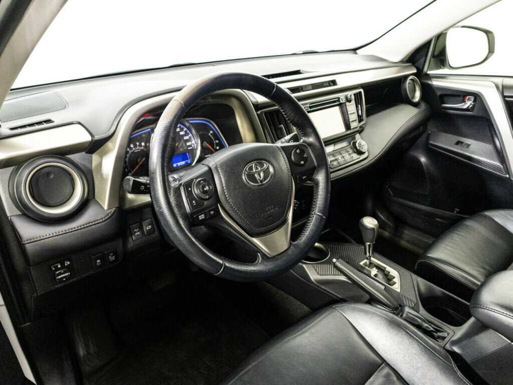 Toyota RAV4 с пробегом — 2013 год. Фото: #9