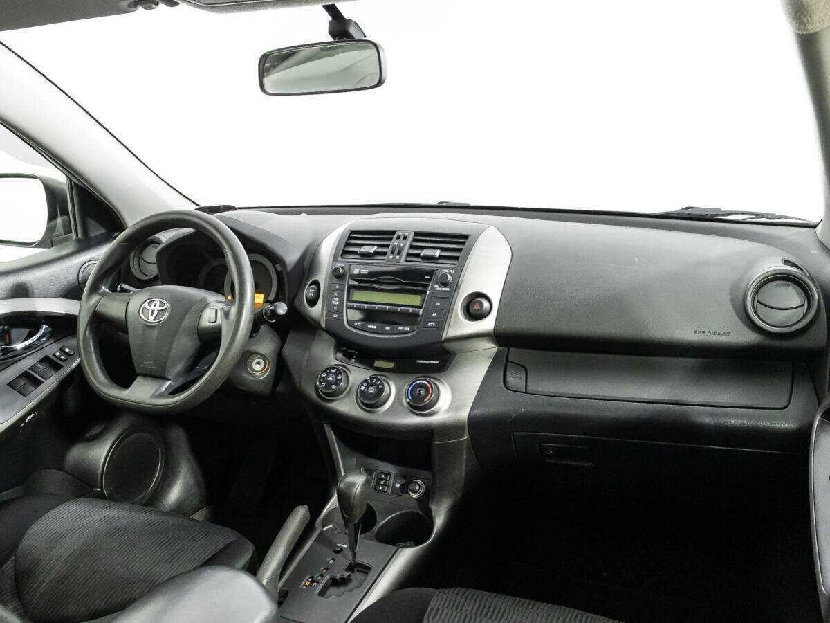 Toyota RAV4 с пробегом — 2012 год. Фото: #7