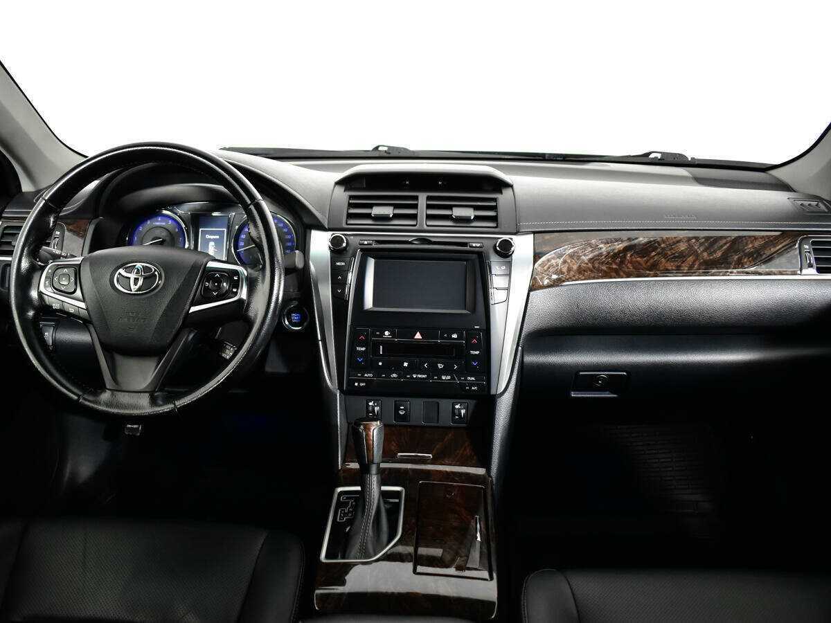 Toyota Camry с пробегом — 2016 год. Фото: #11