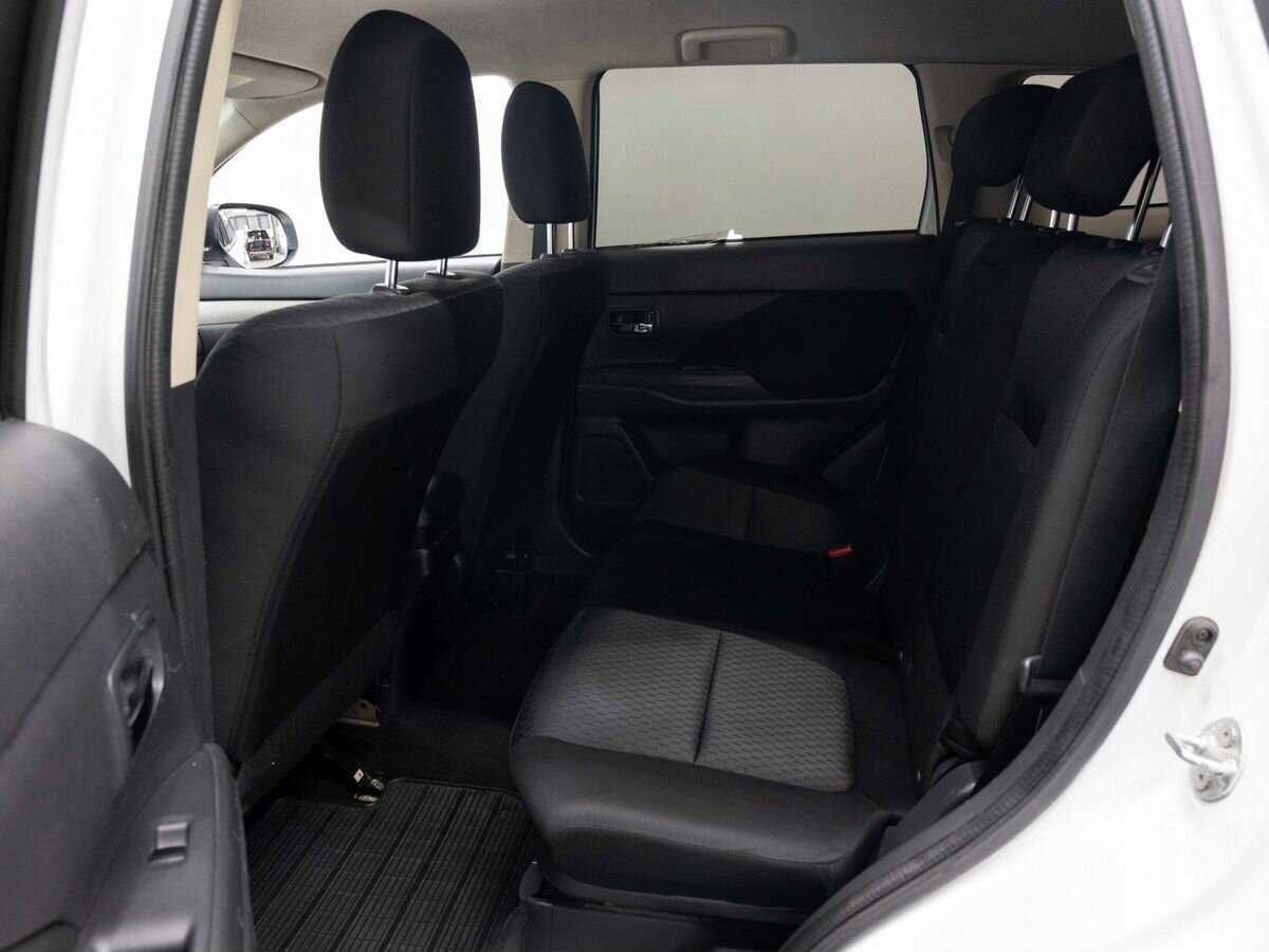 Mitsubishi Outlander с пробегом — 2012 год. Фото: #10