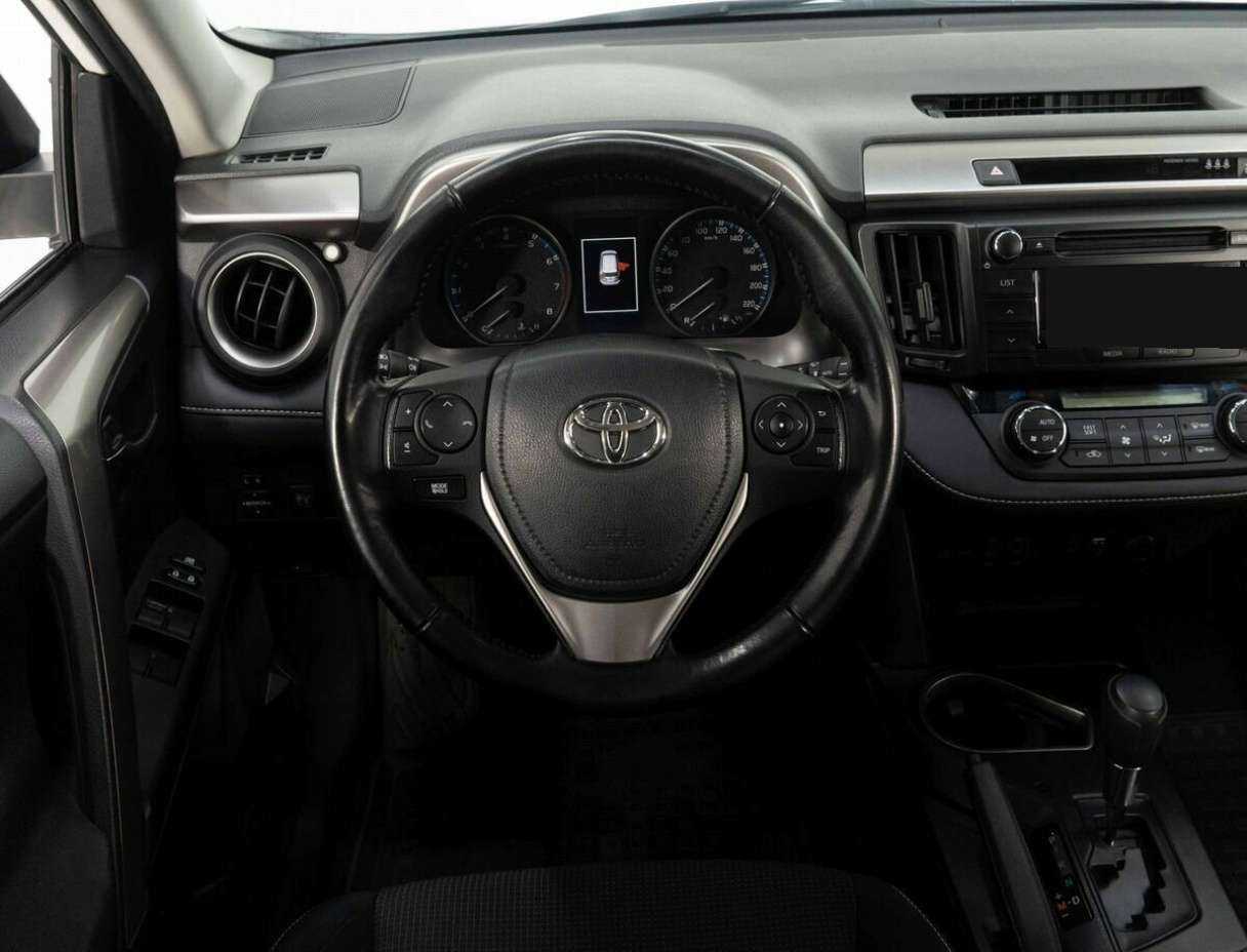 Toyota RAV4 с пробегом — 2018 год. Фото: #12