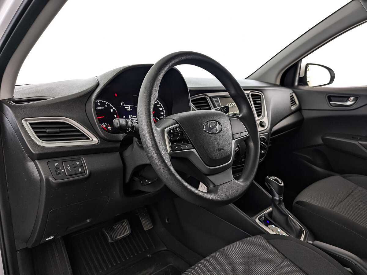 Hyundai Solaris с пробегом — 2022 год. Фото: #10