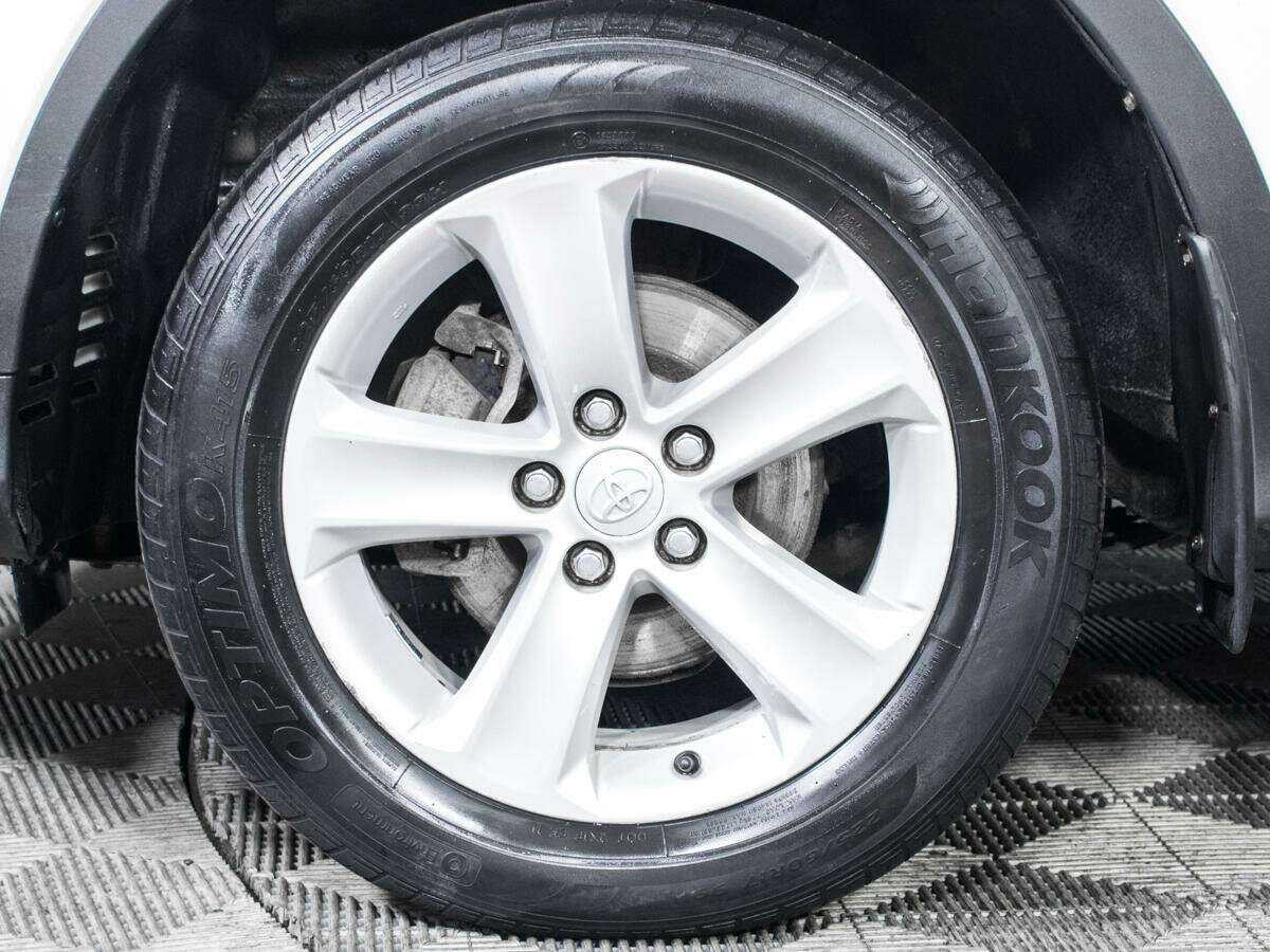 Toyota RAV4 с пробегом — 2013 год. Фото: #13