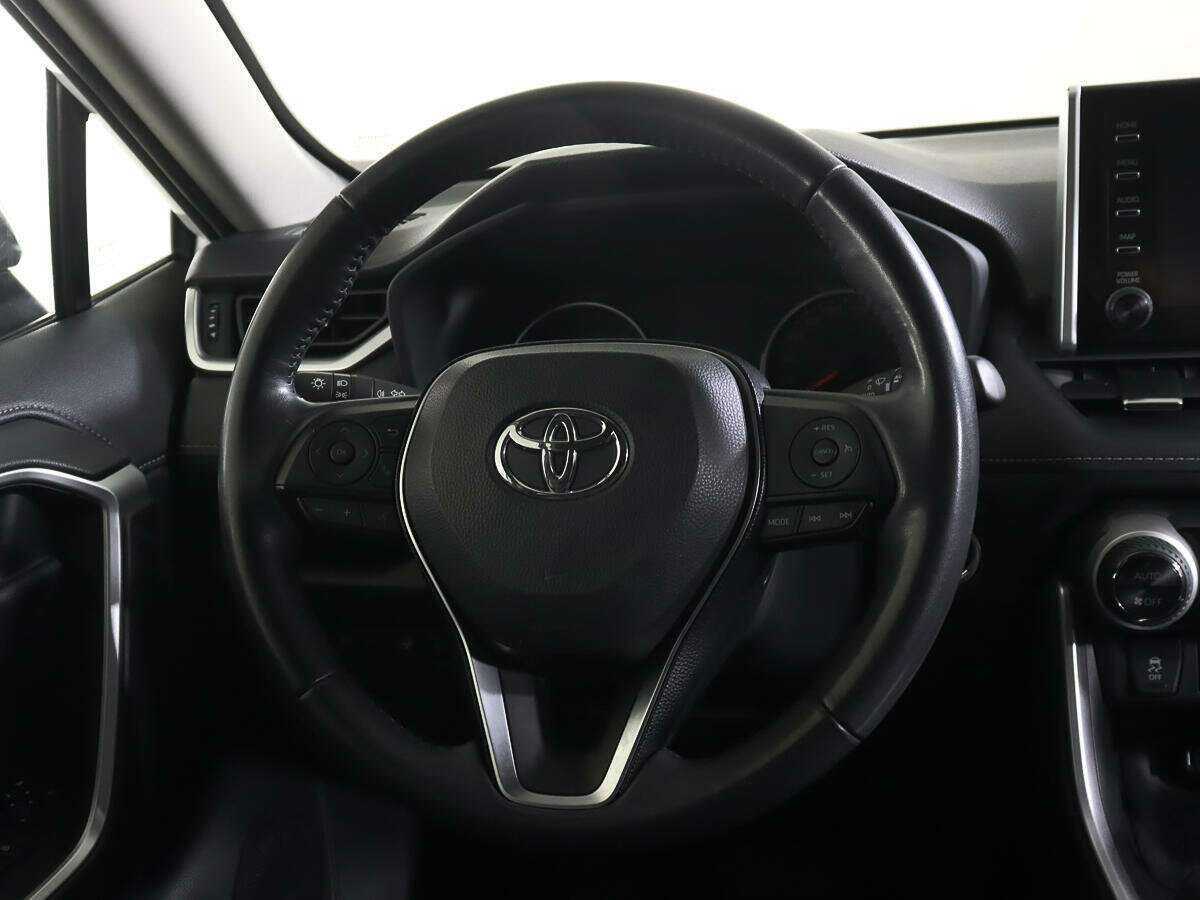 Toyota RAV4 с пробегом — 2020 год. Фото: #15