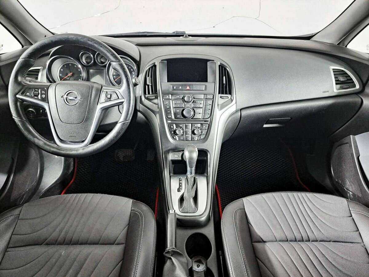Opel Astra с пробегом — 2014 год. Фото: #11
