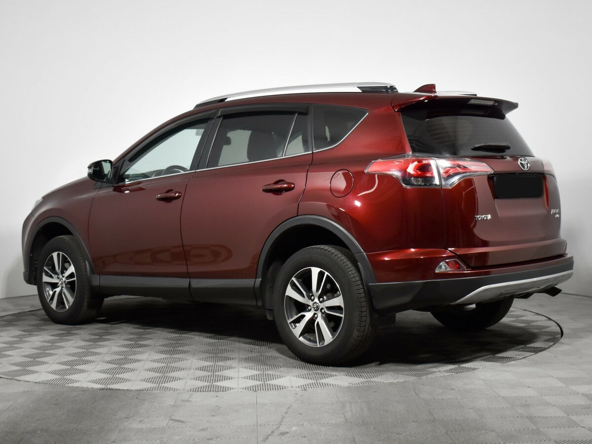 Toyota RAV4 с пробегом — 2016 год. Фото: #6