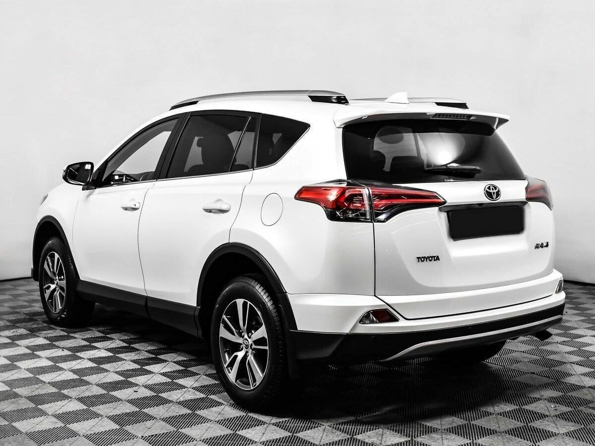 Toyota RAV4 с пробегом — 2017 год. Фото: #6