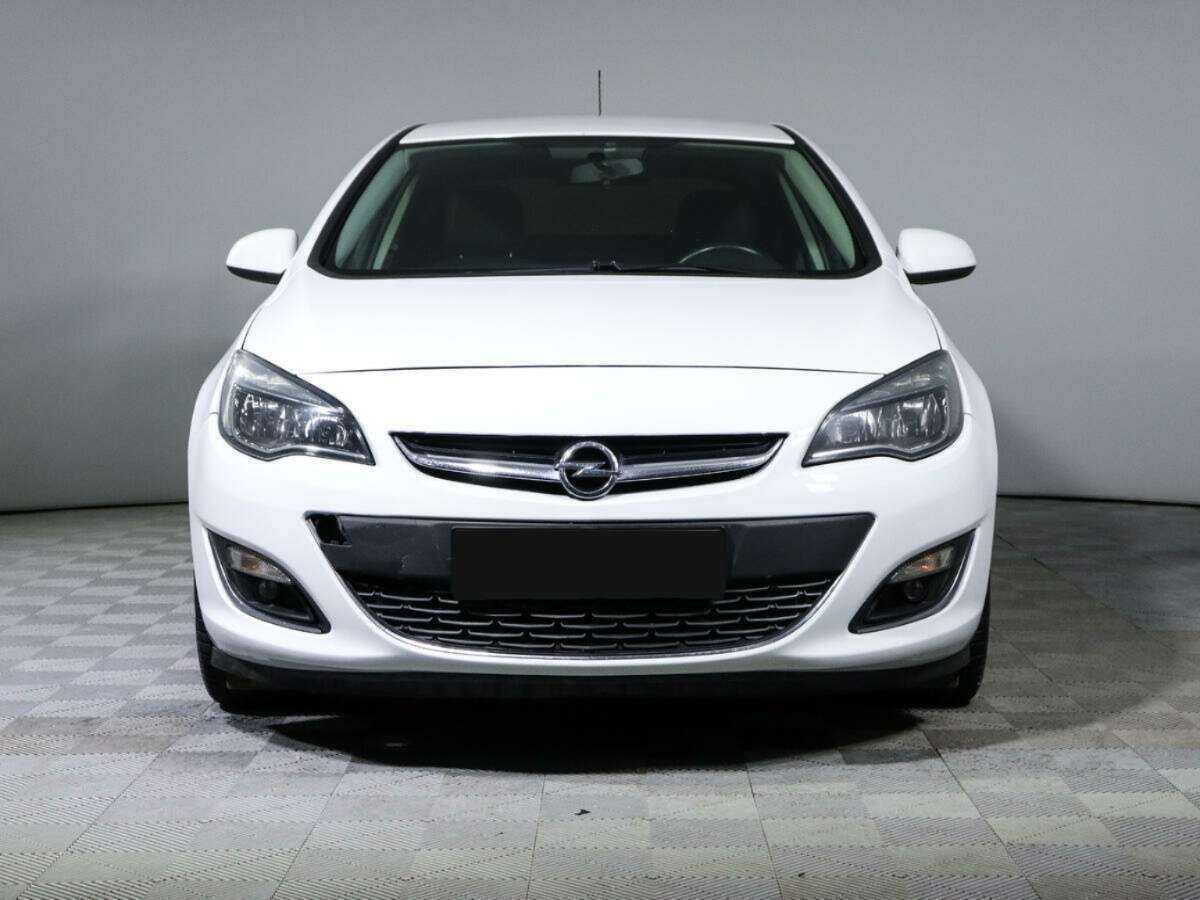Opel Astra с пробегом — 2013 год. Фото: #1
