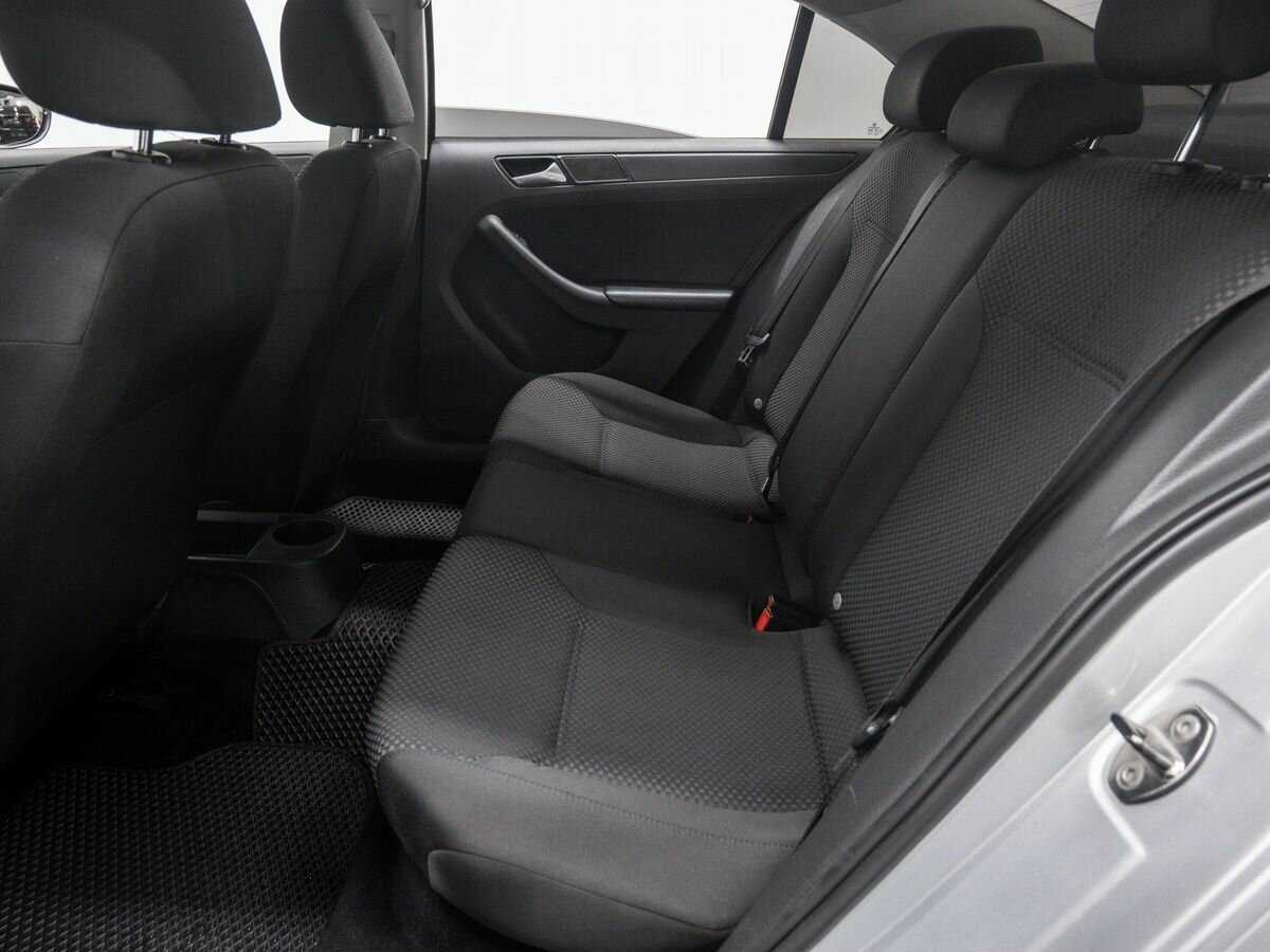 Volkswagen Jetta с пробегом — 2013 год. Фото: #11