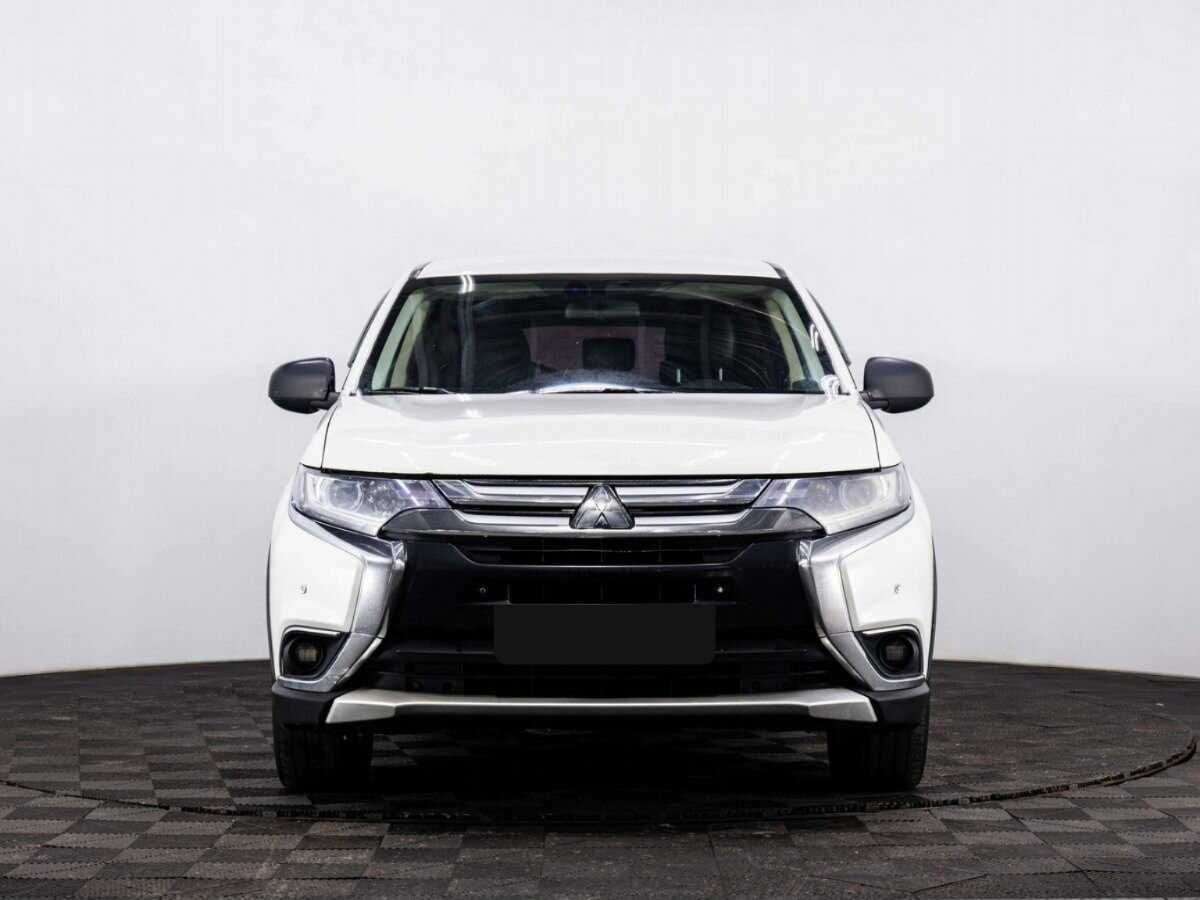 Mitsubishi Outlander с пробегом — 2018 год. Фото: #1