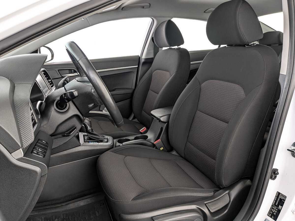 Hyundai Elantra с пробегом — 2019 год. Фото: #17