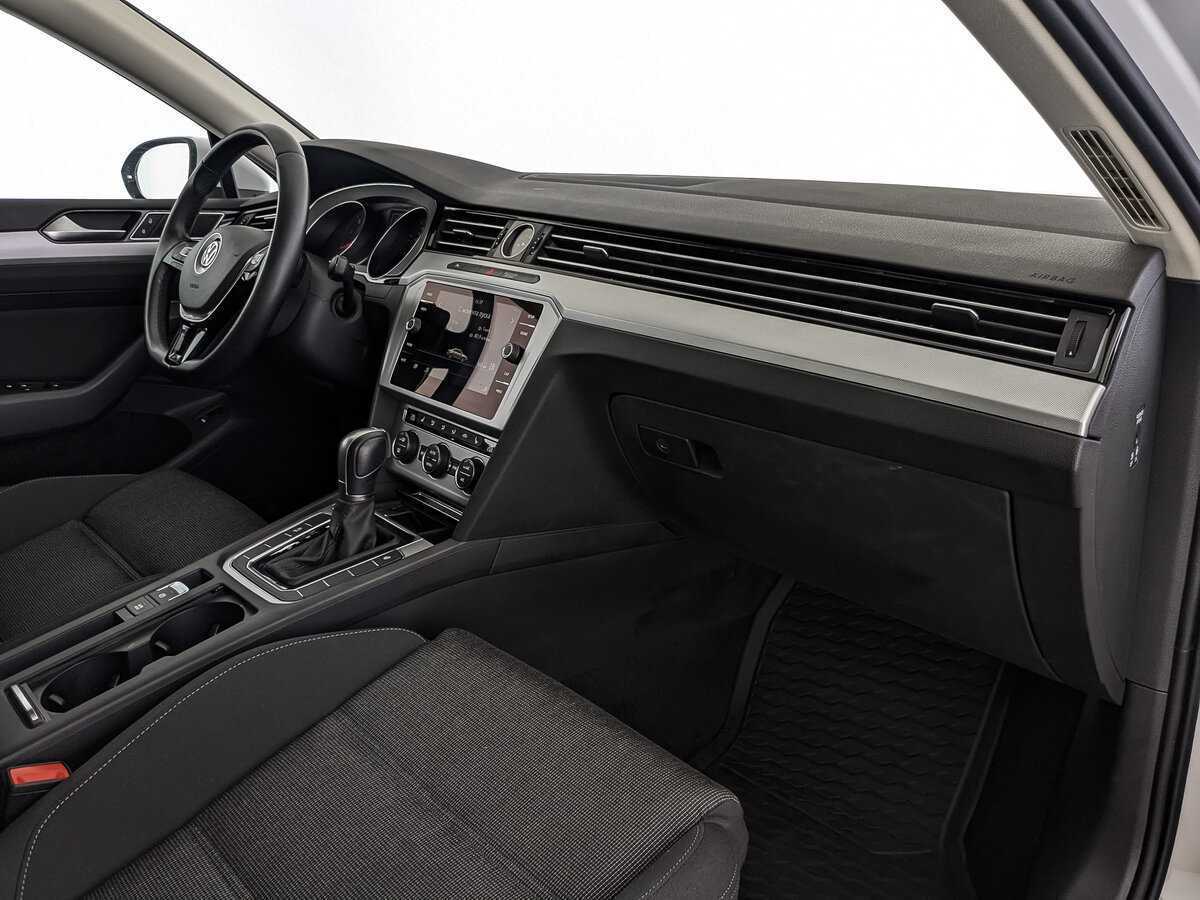 Volkswagen Passat с пробегом — 2019 год. Фото: #12
