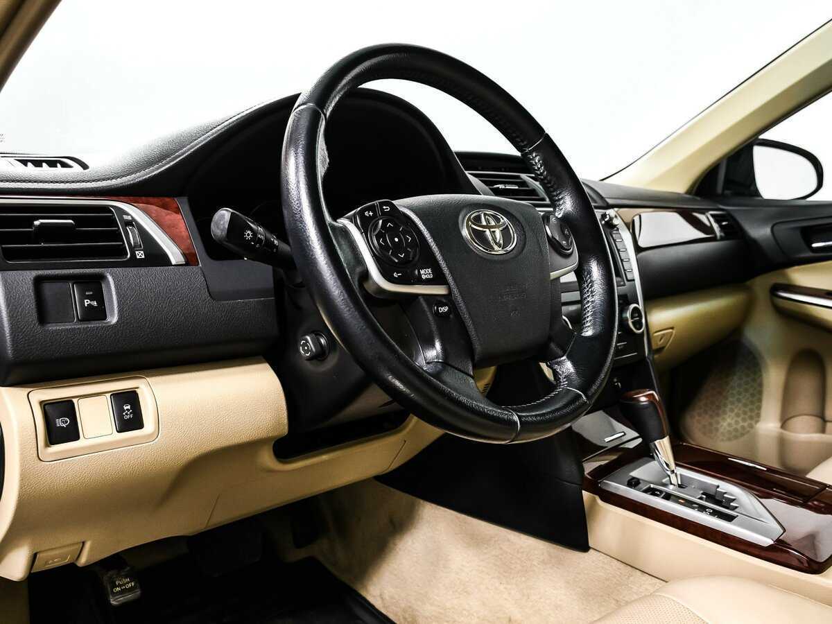 Toyota Camry с пробегом — 2013 год. Фото: #12