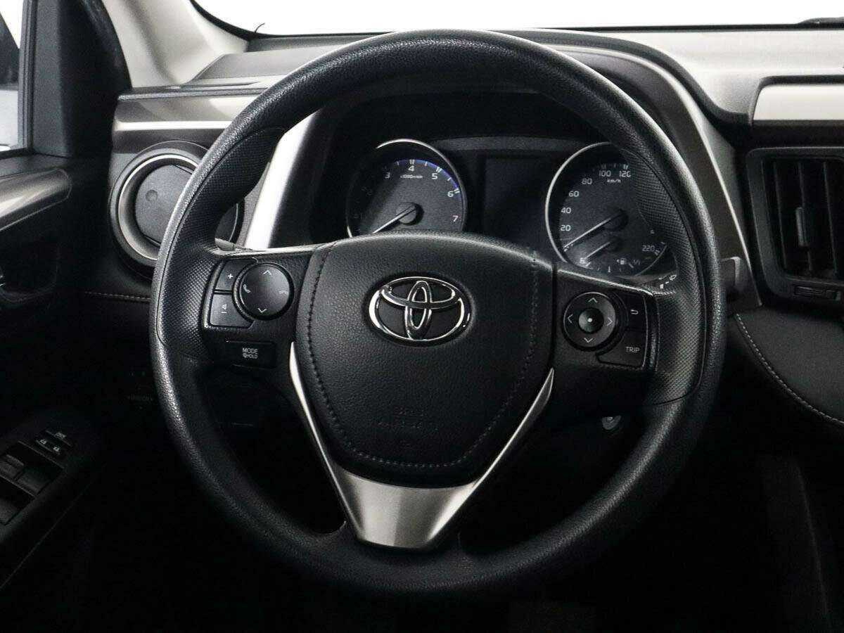 Toyota RAV4 с пробегом — 2017 год. Фото: #11