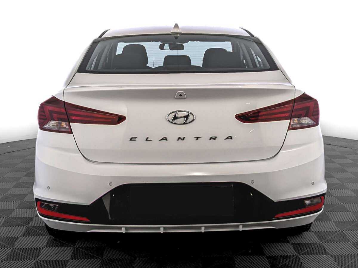 Hyundai Elantra с пробегом — 2020 год. Фото: #5