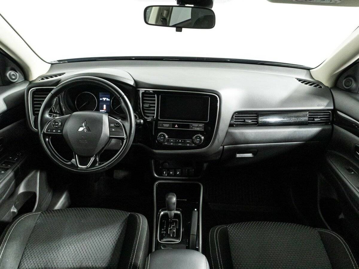 Mitsubishi Outlander с пробегом — 2018 год. Фото: #12