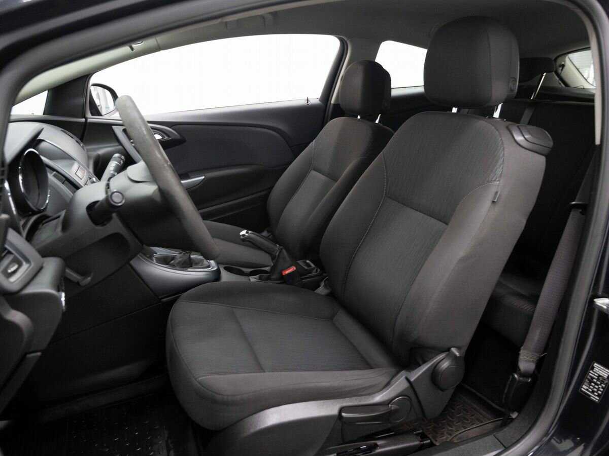 Opel Astra с пробегом — 2013 год. Фото: #8