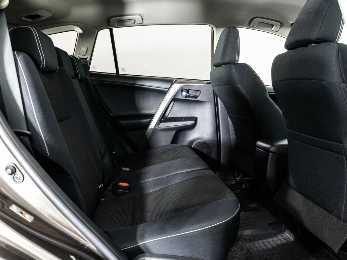 Toyota RAV4 с пробегом — 2018 год. Фото: #15