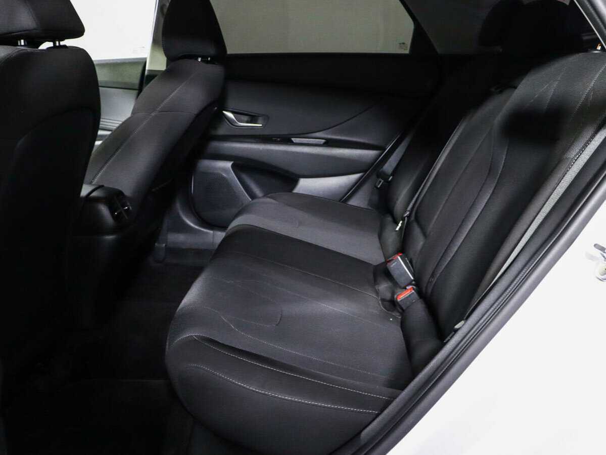 Hyundai Elantra с пробегом — 2021 год. Фото: #9