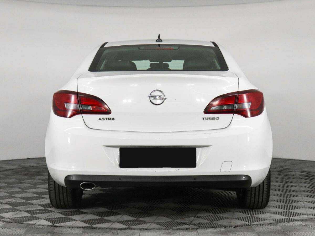 Opel Astra с пробегом — 2014 год. Фото: #5