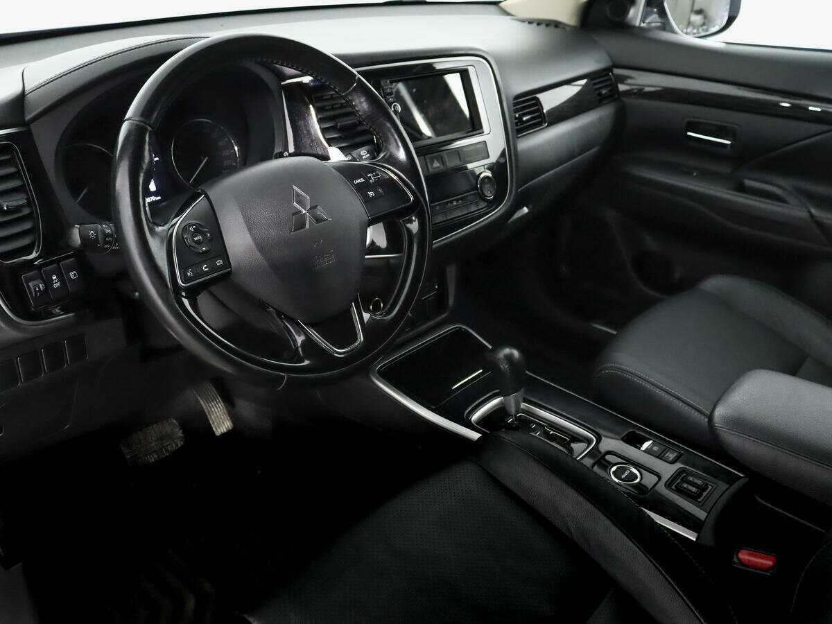 Mitsubishi Outlander с пробегом — 2017 год. Фото: #9
