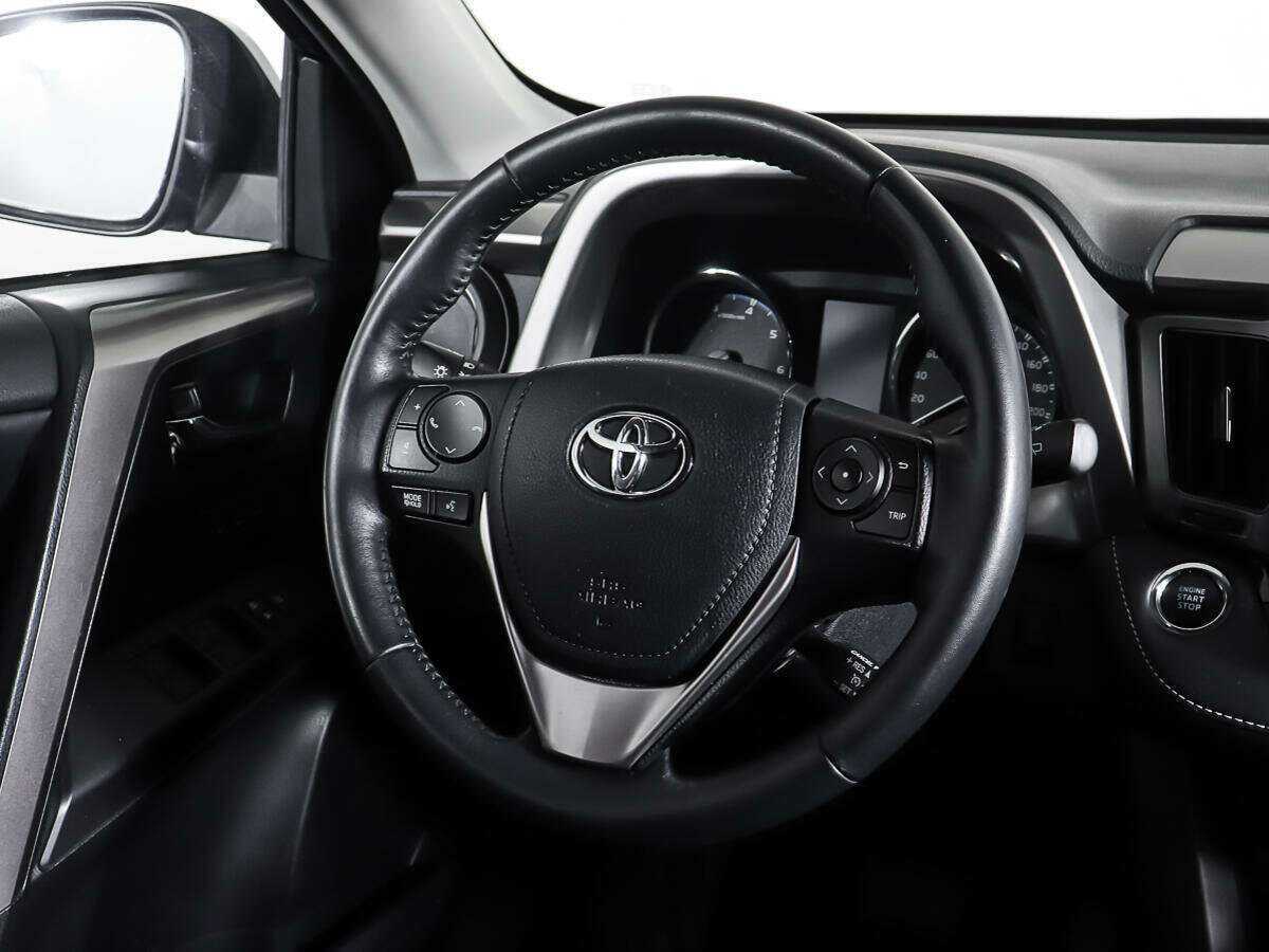 Toyota RAV4 с пробегом — 2018 год. Фото: #14