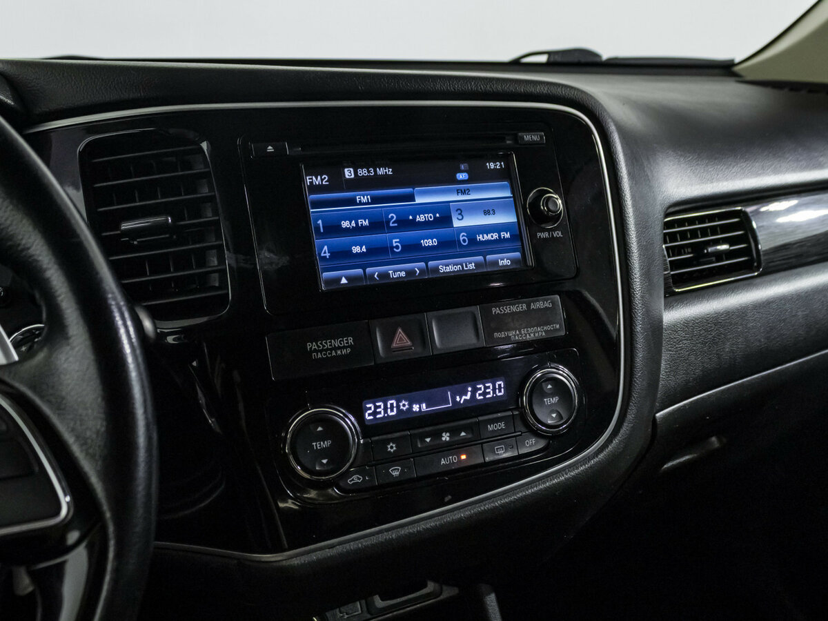 Mitsubishi Outlander с пробегом — 2015 год. Фото: #13