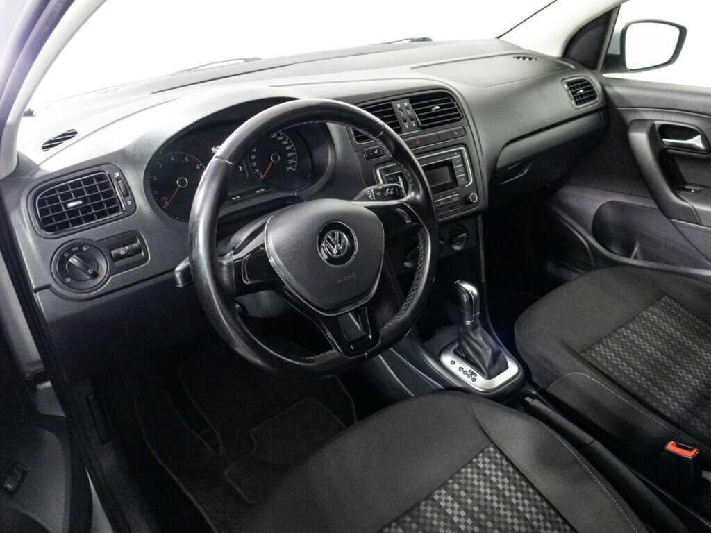 Volkswagen Polo с пробегом — 2016 год. Фото: #10