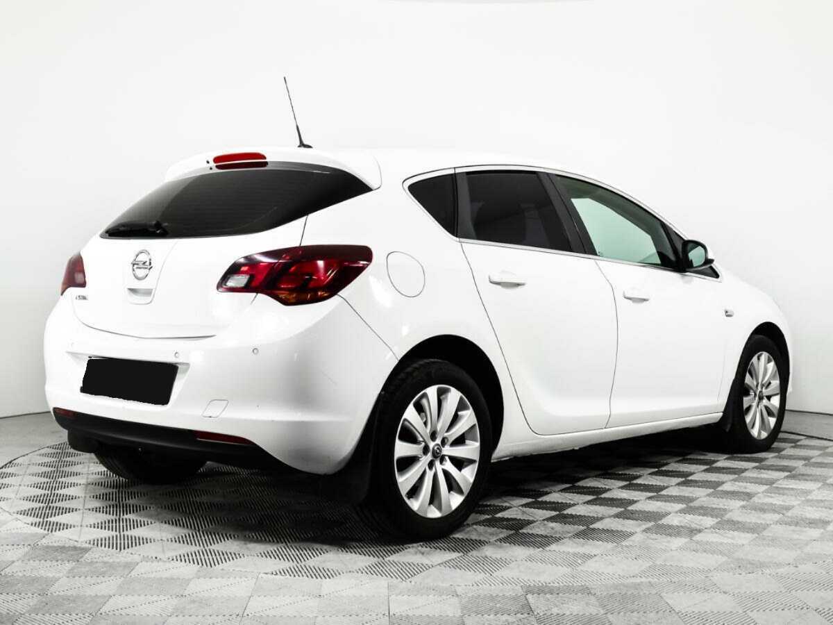 Opel Astra с пробегом — 2012 год. Фото: #3