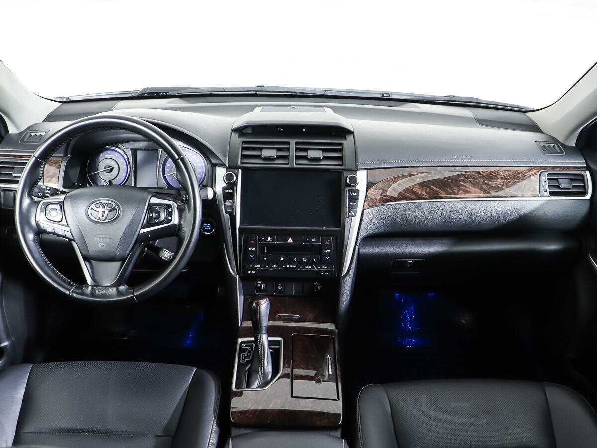 Toyota Camry с пробегом — 2017 год. Фото: #10