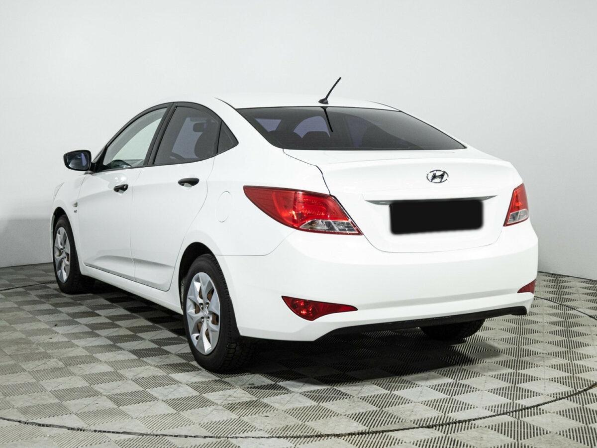 Hyundai Solaris с пробегом — 2015 год. Фото: #6