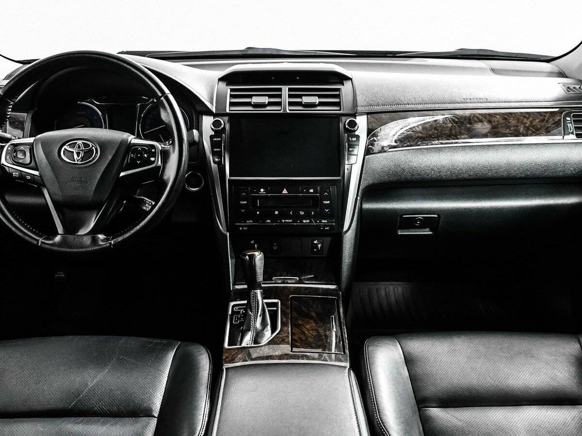 Toyota Camry с пробегом — 2017 год. Фото: #9