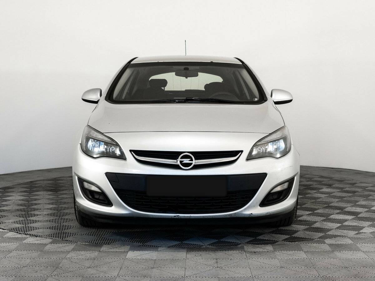 Opel Astra с пробегом — 2013 год. Фото: #1